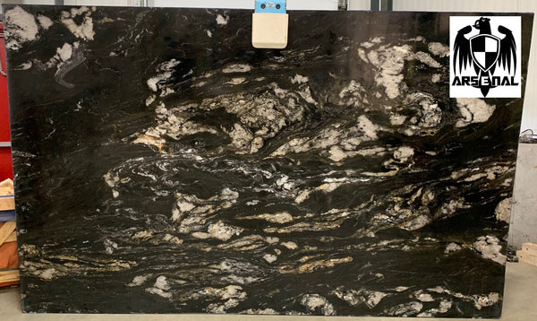 Granite Titanium COMMERCIAL <br>Fini : Poli - Lot : 15815 <br>Epaisseur : 1.25'' <br>Dimensions : 125'' x 76'' <br> Indice de prix : $$ <br> ** voir photos, téléphoner pour + infos **