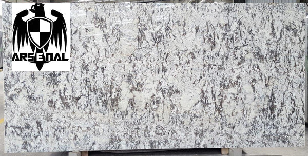 Granite Bianco Antico Premium <br>Fini : Poli - Lot : 39100 <br>Epaisseur : 1.25'' <br>Dimensions : +,-125'' x 61'' <br> Indice de prix : $$ <br>