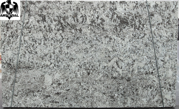 Granite Bianco Antico Premium <br>Fini : Poli - Lot : 5502 <br>Epaisseur : 1.25'' <br>Dimensions : +,-123'' x 75'' <br> Indice de prix : $$$ <br> ARRIVAGE MI-JUIN 2026