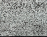 Granite Bianco Antico Premium <br>Fini : Poli - Lot : 5502 <br>Epaisseur : 1.25'' <br>Dimensions : +,-123'' x 75'' <br> Indice de prix : $$$ <br> ARRIVAGE MI-JUIN 2026