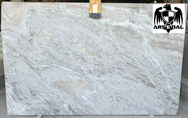 Quartzite Fantasy Brown Premium <br>Fini : Poli - Lot : 3267 <br>Epaisseur : 1.25'' <br>Dimensions : 113'' x 73'' <br> Indice de prix : $$ <br> ARRIVAGE MI-AOUT 2026