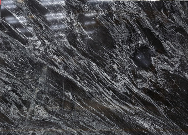 Granite Oscuro Mist Premium <br>Fini : Poli - Lot : 45015 <br>Epaisseur : 1.25'' <br>Dimensions : +,- 128'' x 77'' <br> Indice de prix : $$$ <br> ARRIVAGE JANVIER 2027