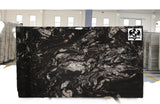 Granite Titanium Gold Premium <br> Fini : Poli - Lot : 0098 <br> Epaisseur : 1.25'' <br> Dimensions : 124'' x 65'' <br> Indice de prix : $$$$ <br>