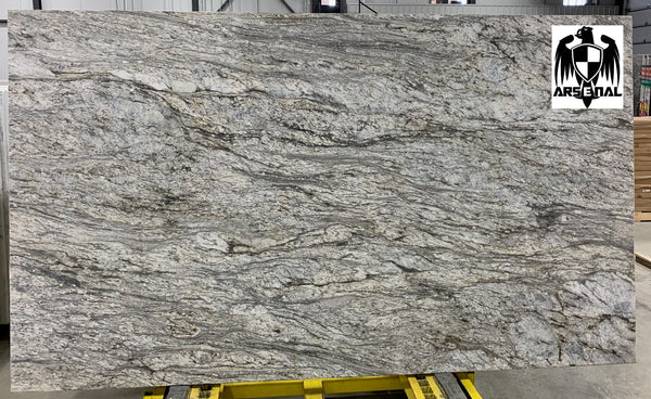 Granite Blue Araras Premium <br>Fini : ANTIQUE - Lot : 44396 - #2 <br>Epaisseur : 1.25'' <br>Dimensions : +,- 117'' x 55'' <br> Indice de prix : $$$ <br>