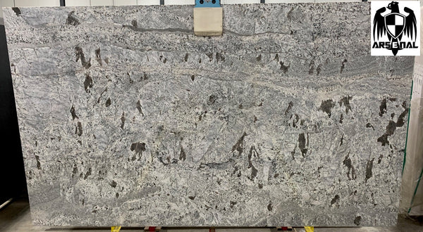 Granite Blue Araras Premium <br> Fini : DUAL POLI / ANTIQUE - Lot : 31243 <br> Epaisseur : 1.25'' <br>Dimensions : +,- 122'' x 71'' <br> Indice de prix : $$$ <br>