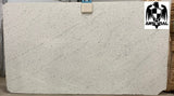 Granite Extreme White Premium <br>Fini : Poli - Lot : 2212 <br>Epaisseur : 1.25'' <br>Dimensions : +,- 130'' x 67'' <br> Indice de prix : $$$$ <br>