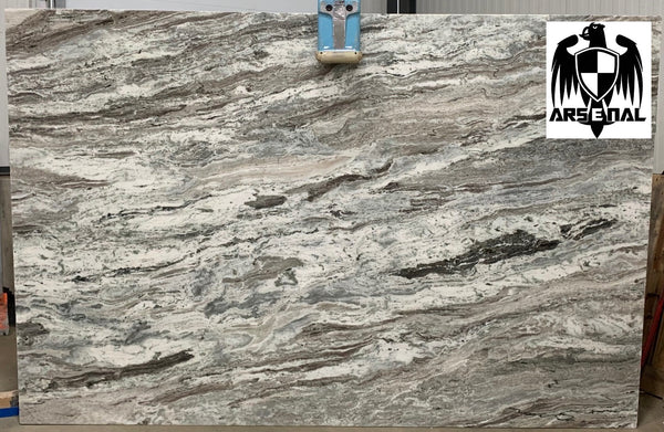 Quartzite Fantasy Brown Premium <br>Fini : Poli - Lot : 42781 <br>Epaisseur : 1.25'' <br>Dimensions : 117'' x 60'' <br> Indice de prix : $$ <br>