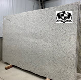 Granite Giallo Ornemental White Premium <br>Fini : Poli - Lot : 53758 <br>Epaisseur : 1.25'' <br>Dimensions : 121'' x 76'' <br> Indice de prix : $$ <br>