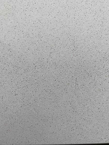 Quartz Technistone Crystal Nevada <br>Grade : 1ere Qualite <br>Fini : Poli <br>Epaisseur : 1.25''<br>Dimensions : 120'' x 56''<br>Indice de prix : $$ <br>