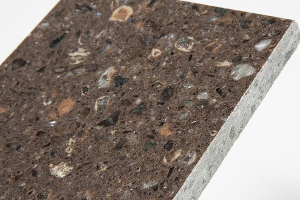 DEMI-TRANCHE TS TAURUS BROWN <br> Grade : 1ere Qualite <br>Fini : Poli<br>Epaisseur : 1.25''<br>Dimensions : +/-120'' x 27''<br>quantité limitée<br>