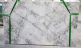 Quartzite Super White Calacatta Premium <br>Fini : Poli - Lot : 11890 <br>Epaisseur : 1.25'' <br>Dimensions : +,-130'' x 76'' <br> Indice de prix : $$$$$ <br>