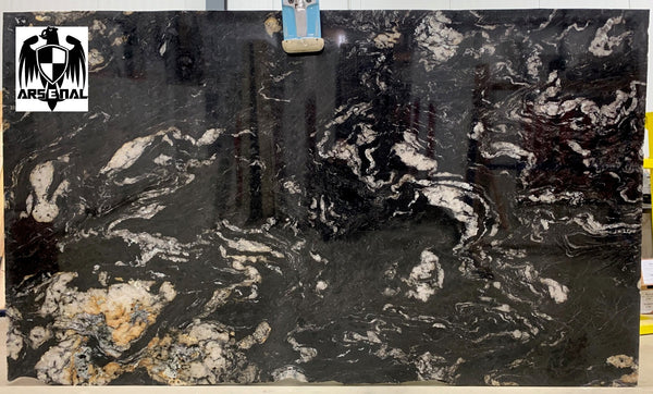 Granite Titanium Premium <br>Fini : Poli - Lot : 9823 <br> Epaisseur : 1.25'' <br> Dimensions : +,-127'' x 76'' <br> Indice de prix : $$$$ <br>