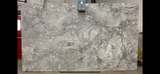 Quartzite Super White Calacatta Premium <br>Fini : Poli - Lot : 9570 <br>Epaisseur : 1.25'' <br>Dimensions : +,-132'' x 77'' <br> Indice de prix : $$$$$ <br>