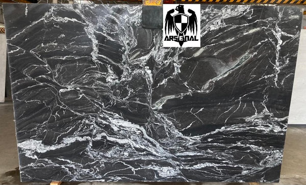 Granite Oscuro Mist Premium <br>Fini : Poli - Lot : 1192 <br>Epaisseur : 1.25'' <br>Dimensions : +,- 116'' x 78'' <br> Indice de prix : $$$ <br>