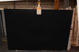 Granite Absolute Black Premium <br> Fini : Poli - Lot : 3190 <br> Epaisseur : 0.75'' <br> Dimensions : +,- 129'' X 40'' <br> Indice de prix : $$$$ <br>