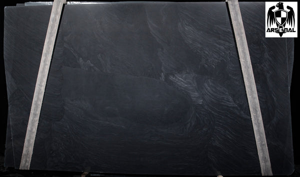 Quartzite Piombo Premium <br>Fini : Poli - Lot : 96355 <br>Epaisseur : 1.25'' <br>Dimensions : +,- 115'' x 78'' <br> Indice de prix : $$$$$ <br>