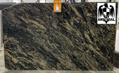 Granite Stormy Night Premium  <br>Fini : Poli -  Lot : 100  <br>Epaisseur : 1.25''  <br>Dimensions :  117'' x 68'' <br> Indice de prix : $$ <br>