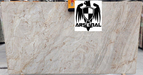 Quartzite Chateau Blanc<br>Fini : Poli -  Lot : 27047A <br>Epaisseur : 1.25''  <br>Dimensions : +,- 120'' x 65'' <br> Indice de prix : $ <br> ARRIVAGE OCTOBRE 2025