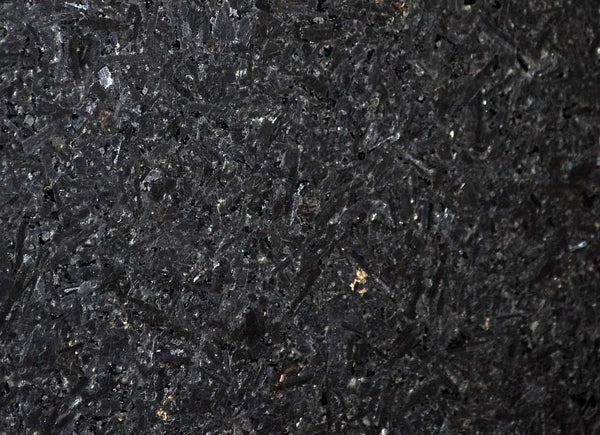 Granite Noir Cambrian Premium  <br> Fini : Antique  -  Lot : 29160 <br> Epaisseur : 1.25''  <br> Dimensions : +,- 126 x 77 '' <br> Indice de prix : $$$$ <br>