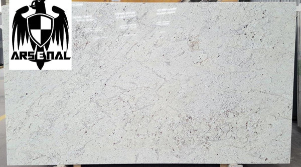 Granite Andromeda White <br>Fini : Poli -  Lot : 44024 <br>Epaisseur : 1.25''  <br>Dimensions : +,- 126'' x 71'' <br> Indice de prix : $ <br> ARRIVAGE OCTOBRE 2025