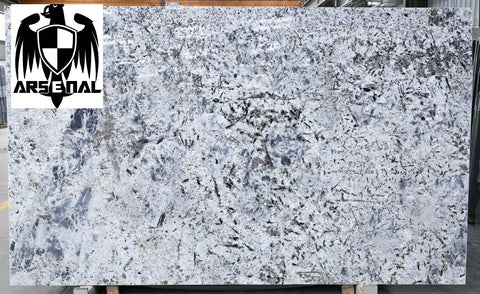 Granite New Azul Aran Dual<br>Fini : Poli / Antique-  Lot : 45332 <br>Epaisseur : 1.25''  <br>Dimensions : +,- 124'' x 75'' <br> Indice de prix : $ <br> ARRIVAGE OCTOBRE 2025