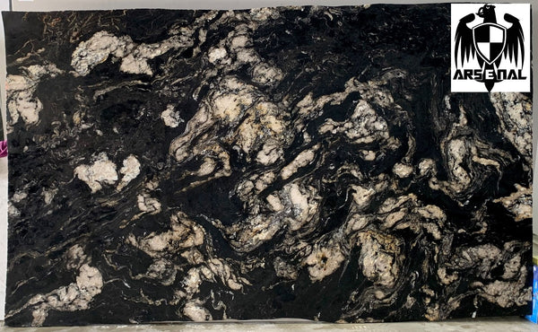 Granite Titanium Gold Premium <br>Fini : Antique -  Lot : 9204 <br>Epaisseur : 1.25''  <br>Dimensions : +,-129'' x 75'' <br> Indice de prix : $$$$ <br>