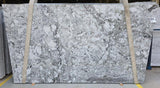 Granite Taupe White Premium  <br>Fini : Poli -  Lot : 8353 <br> Epaisseur : 1.25'' <br> Dimensions :  132'' x 77'' <br> Indice de prix : $$$ <br>