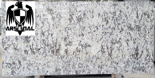 Granite Bianco Antico Premium  <br>Fini : Poli -  Lot : 39100 <br>Epaisseur : 1.25''  <br>Dimensions : +,-123'' x 61'' <br> Indice de prix : $$ <br>  ARRIVAGE DÉCEMBRE