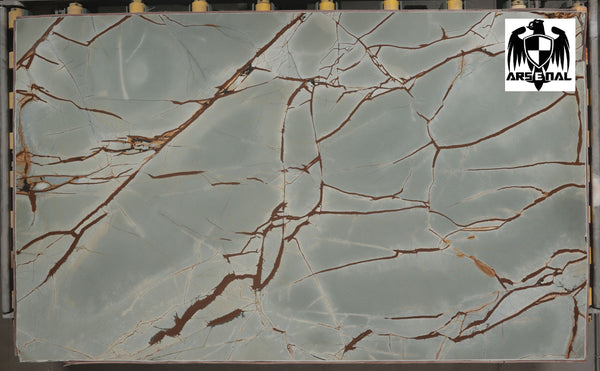 Quartzite Blue Deep  <br>Fini : Poli -  Lot : 12020 <br> Epaisseur : 1.25''  <br> Dimensions : +,- 137 x 79'' <br> Indice de prix : $$$$$ <br> ARRIVAGE AOUT 2026