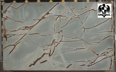 Quartzite Blue Deep  <br>Fini : Poli -  Lot : 12020 <br> Epaisseur : 1.25''  <br> Dimensions : +,- 137 x 79'' <br> Indice de prix : $$$$$ <br> ARRIVAGE AOUT 2026