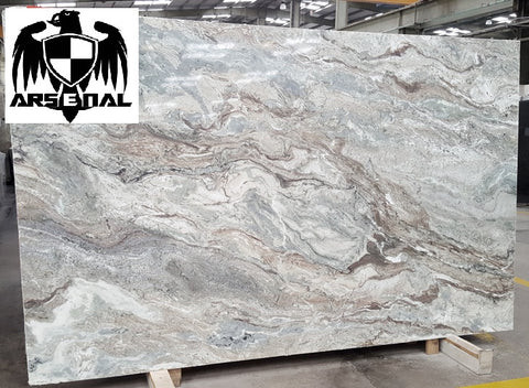 Quartzite Fantasy Brown Premium  <br>Fini : Poli -  Lot :  46590 <br>Epaisseur ;: 1.25''  <br>Dimensions : 120'' x 74'' <br> Indice de prix : $$ <br> ARRIVAL JANVIER 2027