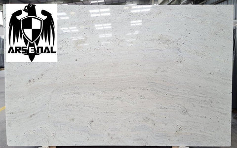 Granite Ivory Cream <br>Fini : Poli -  Lot : 44701  <br>Epaisseur : 1.25''  <br>Dimensions :  127'' x 79'' <br> Indice de prix : $$ <br> ARRIVAGE FIN JUIN 2025