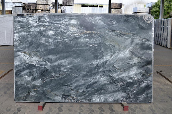 Quartzite KRYPTON Premium  <br>Fini : Antique -  Lot : 47948 <br> Epaisseur : 1.25'' <br> Dimensions : 120'' X 76'' <br> Indice de prix : $$$$ <br>