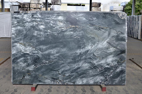 Quartzite KRYPTON Premium  <br>Fini : Antique -  Lot : 47948 <br> Epaisseur : 1.25'' <br> Dimensions : 120'' X 76'' <br> Indice de prix : $$$$ <br>