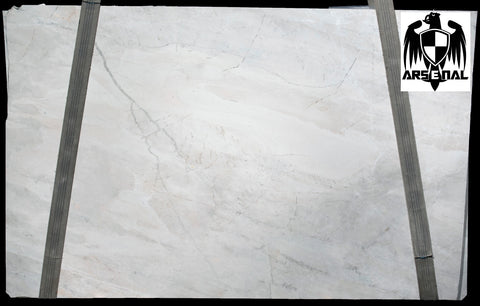 Quartzite Sky White  <br>Fini : Poli -  Lot : 10801 <br> Epaisseur : 1.25''  <br> Dimensions : +,- 122'' x 77'' <br> Indice de prix : $$$$$ <br> ARRIVAGE MI JUIN 2026