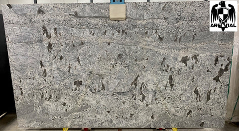 Granite Blue Araras Premium <br> Fini : DUAL  POLI / ANTIQUE -  Lot : 31243  <br> Epaisseur : 1.25''  <br>Dimensions : +,- 122'' x 71'' <br> Indice de prix : $$$ <br>