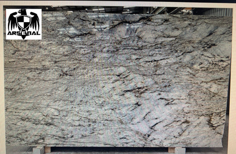 Granite Blue Araras Premium  <br>Fini : ANTIQUE -  Lot : 44397  <br>Epaisseur : 1.25''  <br>Dimensions : +,- 106'' x 59'' <br> Indice de prix : $$$ <br> ARRIVAGE DECEMBRE 2024