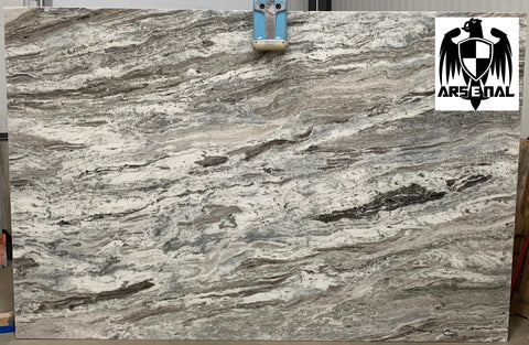 Quartzite Fantasy Brown Premium  <br>Fini : Poli -  Lot :  42781 <br>Epaisseur : 1.25''  <br>Dimensions : 117'' x 60'' <br> Indice de prix : $$ <br>