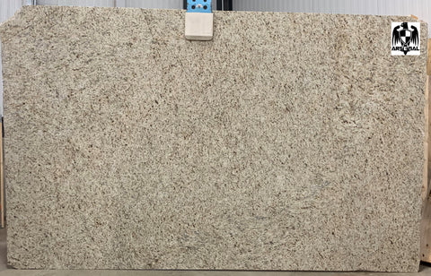 Granite Giallo Ornemental Premium  <br>Fini : Poli -  Lot : 62555  <br>Epaisseur : 1.25''  <br>Dimensions :  126'' x 69'' <br> Indice de prix : $$ <br>