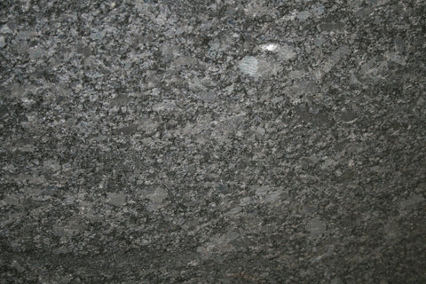 Granite Steel Grey ANTIQUE/LAPATURA <br>Fini : Poli -  Lot: 43057 <br>Epaisseur : 1.25''  <br>Dimensions :  +,-120'' x 75''  <br> Indice de prix : $$ <br> ARRIVAGE OCTOBRE 2023