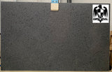 Granite Steel Grey ANTIQUE et POLI <br>Fini: Poli / Antique-  Lot: 44201 <br>Epaisseur : 1.25''  <br>Dimensions :  +,-119'' x 79''  <br> Indice de prix : $$ <br>