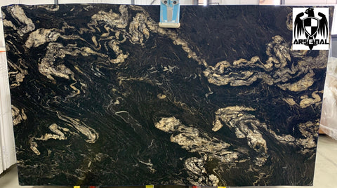 Granite Titanium Gold Premium <br>Fini : Antique -  Lot : 18543 <br>Epaisseur : 1.25''  <br>Dimensions : +,-126'' x 74'' <br> Indice de prix : $$$$ <br>
