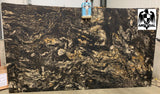 Granite Titanium Gold Premium <br>Fini : ANTIQUE -  Lot : 16387-13 <br>Epaisseur : 1.25''  <br>Dimensions : +,-119'' x 74'' <br> Indice de prix : $$$$ <br>