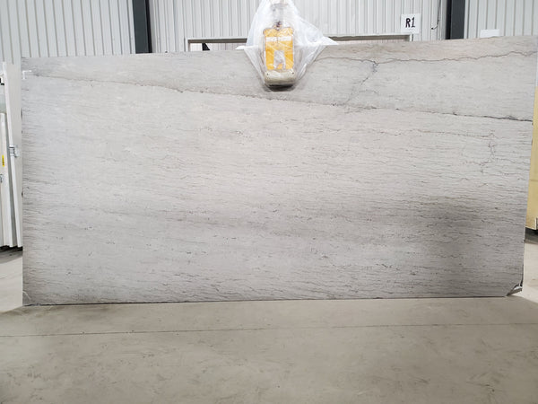 Marbre St-Clair Premium  <br>Fini : Poli -  Lot : 222  <br>Epaisseur : 1.25''  <br>Dimensions :  117'' x 58'' <br> Indice de prix : $$ <br>