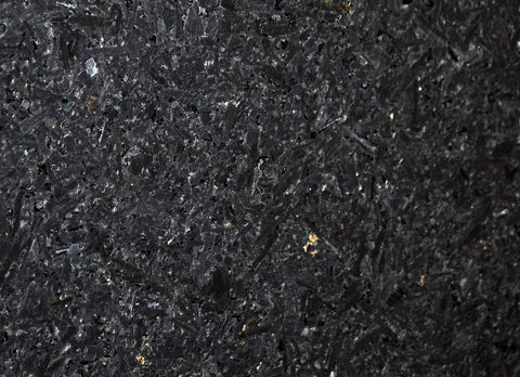 Granite Noir Cambrian Premium  <br> Fini : Antique  -  Lot : 29165 <br> Epaisseur : 1.25''  <br> Dimensions : +,- 115 x 60 '' <br> Indice de prix : $$$$ <br>