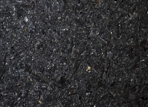 Granite Noir Cambrian Premium  <br> Fini : Antique  -  Lot : 29325 <br> Epaisseur : 1.25''  <br> Dimensions : +,- 149 x 75 '' <br> Indice de prix : $$$$ <br>