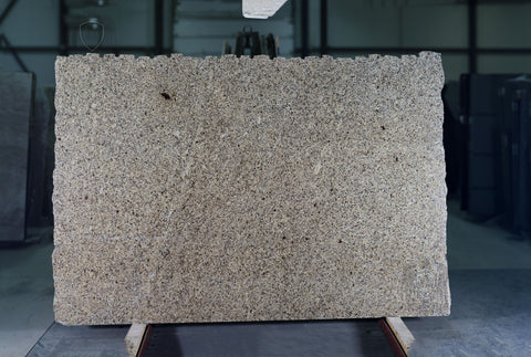 Granite Santa Cecilia Premium <br>Fini : Poli -  Lot : 2087  <br>Epaisseur : 1.25''  <br>Dimensions :  111'' x 74'' <br> Indice de prix : $ <br>