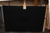 Granite Absolute Black <br>Fini : MAT -  Lot : 30196 <br>Epaisseur : 0.75''  <br>Dimensions : +,- 106'' x 72'' <br> Indice de prix : $$$ <br>