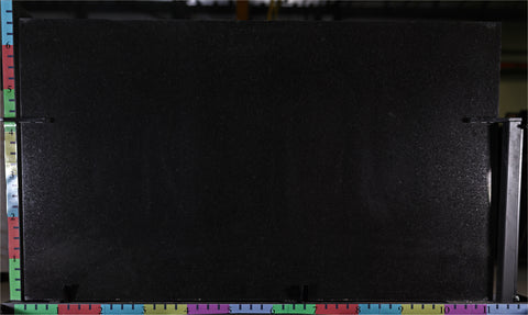 Granite Black Pearl Premium  <br>Fini : ANTIQUE -  Lot : 7020  <br>Epaisseur : 0.75''  <br>Dimensions :  +,- 118'' x 75'' <br> Indice de prix : $$ <br>