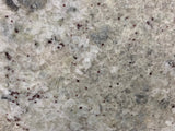 Granite Colonial White Premium  <br>Fini : Poli -  Lot : 38245 <br>Epaisseur : 1.25''  <br>Dimensions : +/- 127'' x 68'' <br> Indice de prix : $$ <br>